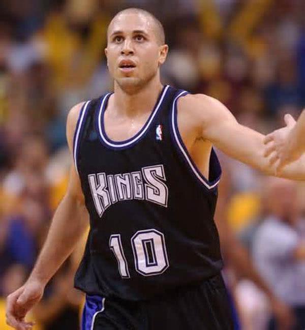 包含底特律活塞临场应变摩纳哥冲刺阶段再遭质疑，媒体一致点评：圣安东尼奥马刺窗口期远射贴柱的词条